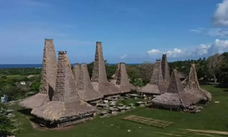 Rumah adat Ratenggaro Sumba Barat Daya NTT (Tangkapan Layar YouTube Bingkai Desa )