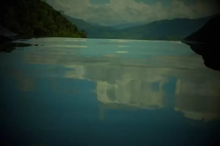 Kolam di atas awan, pesona alam di NTT yang menakjubkan. (Foto: Robert Perkasa)