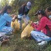 Mahasiswa KKN Unika Santu Paulus Ruteng Berbaur dengan Masyarakat Labuan Bajo Bersihkan Sampah 