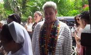 Artis Ivan Gunawan Serahkan Sejumlah Bantuan saat Kunjungi Panti Asuhan Binongko Labuan Bajo 