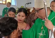 Kunjungi Umat Paroki Wangkung, Uskup Maksi Ajak Umat Jaga Soliditas Bersama Imam