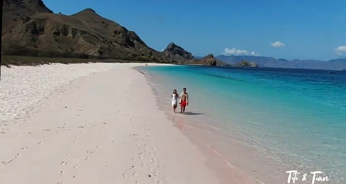 Pink Beach Labuan Bajo (Tangkapan layar YouTube Titi &amp; Tian)