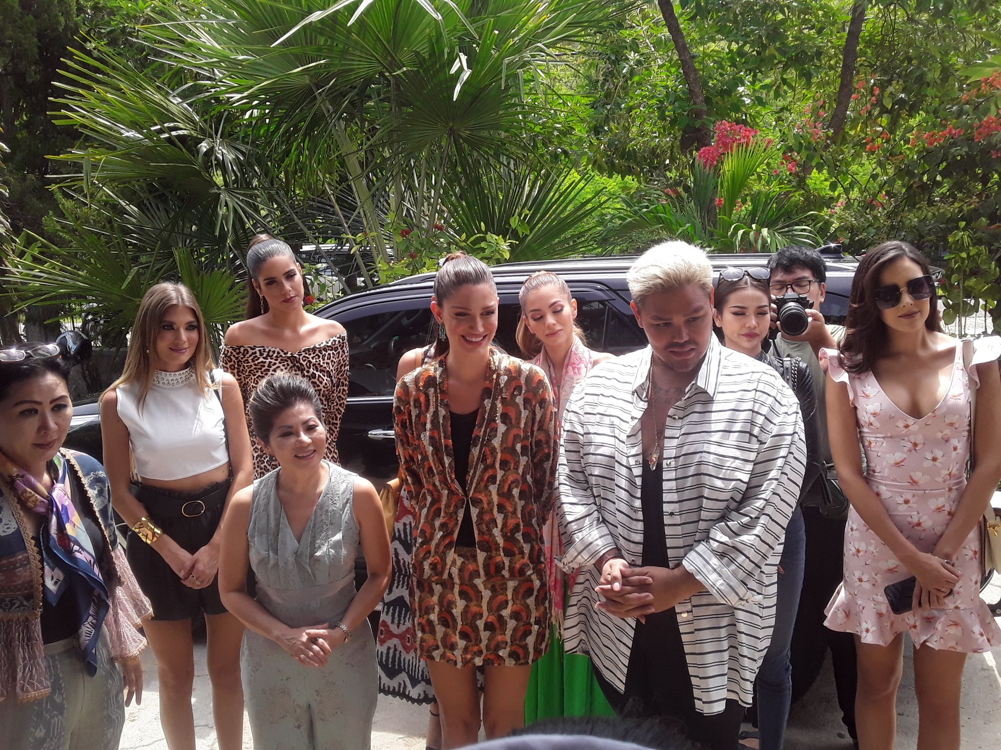 Saat tiba di Panti Asuhan Binongko. Artis Ivan Gunawan ke Labuan Bajo, ini tempat yang dikunjungi saat berwisata bersama Miss Grand International.