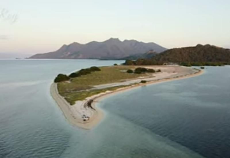 Pulau Pangabatang di Kabupaten Sikka Flores NTT (Tangkapan layar YouTube Disparbud Sikka )